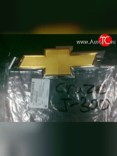 Передняя эмблема в решётку радиатора  95032016 Chevrolet Cruze J305 хэтчбек дорестайлинг (2009-2012)