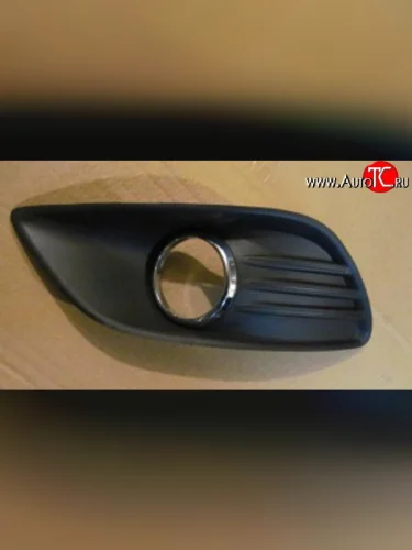 Левая вставка бампера под ПТФ TYG Ford Focus 2 хэтчбэк 3 дв. рестайлинг (2007-2011)