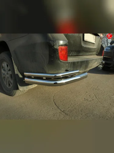 Защита заднего бампера в виде двойных уголков 76/42 мм на Toyota Land Cruiser  200 (2007-2012) дорестайлинг