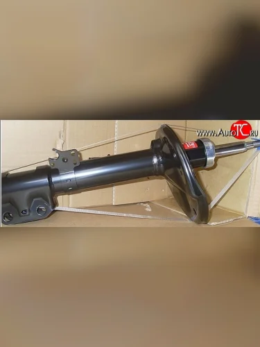 Передняя левая стойка Kayaba 335041 Toyota RAV4 CA20 3 дв. дорестайлинг (2000-2003)