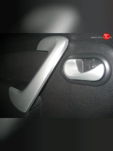 Внутренние ручки задних дверей Renault Sandero 1 (2009-2014)