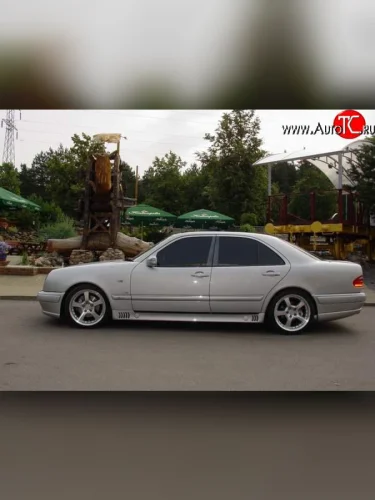 Пороги накладки Lorinzer Mercedes-Benz E-Class W210 дорестайлинг седан (1996-1999)