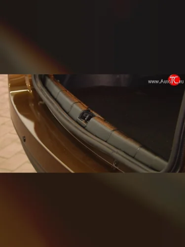 Пластиковый порожек в багажник автомобиля Petroil Tuning 