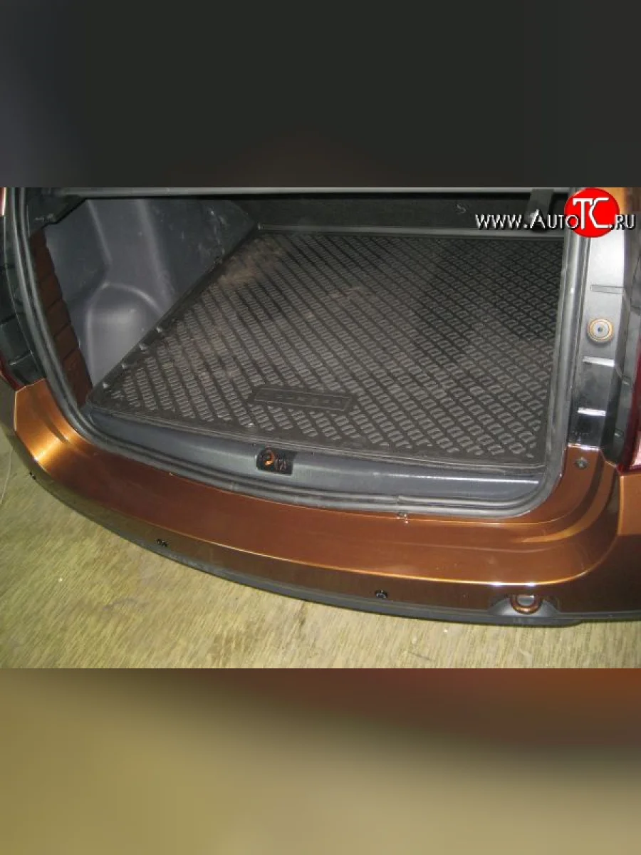 Съемный пластиковый порожек Kart DL в багажник автомобиля Renault Duster HS дорестайлинг (2010-2015)  в Самаре Самарской области
