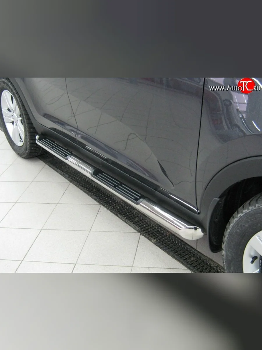 Защита порогов Russtal из трубы d76 мм с пластиковыми вставками для ног Mitsubishi Pajero Sport PB дорестайлинг (2008-2013) (Защита порогов с со скосами на торцах (вариант 1))  в Самаре Самарской области