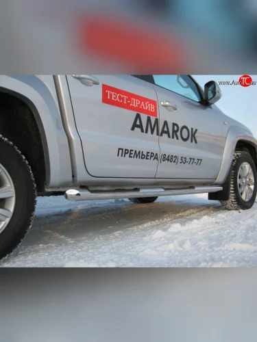 Защита порогов Russtal из трубы d76 мм с пластиковыми вставками для ног Volkswagen Amarok дорестайлинг (2009-2016)