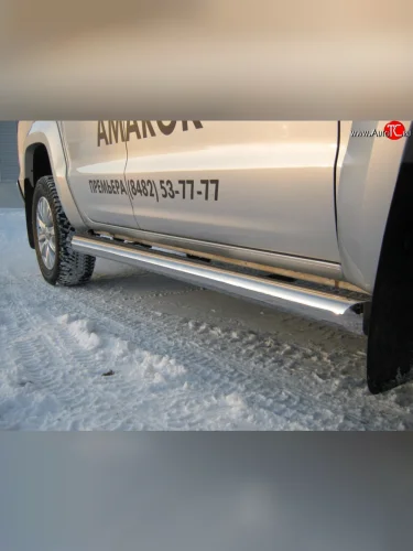 Защита порогов Russtal из круглой трубы диаметром 76 мм Volkswagen Amarok дорестайлинг (2009-2016)