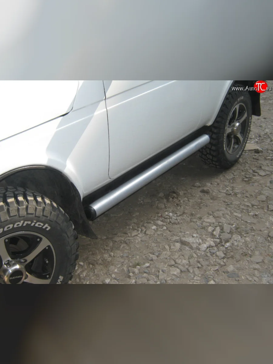 Защита порогов (Ø76 с проступью, с полимерным покрытием) SLITKOFF Лада ВАЗ нива 4х4 2131 (Legend) 5 дв. 2-ой рестайлинг (2021-2025)  в Керчи Республика Крым