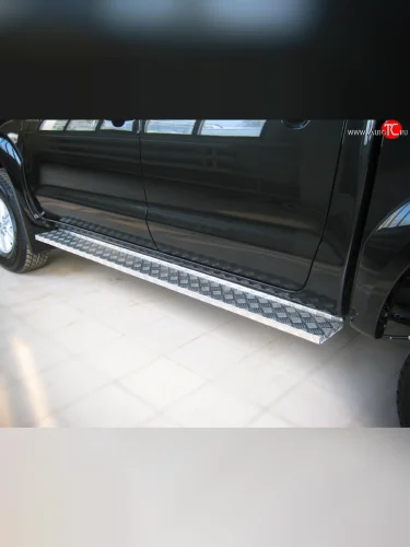 Широкая защита порогов Russtal из металлического листа Toyota Hilux AN10,AN20 дорестайлинг (2004-2008)
