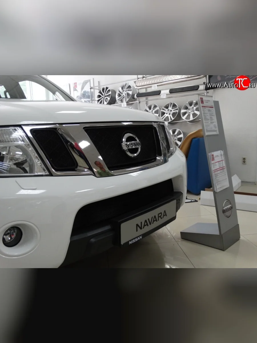 Нижняя сетка на бампер Russtal (черная) Nissan Pathfinder R51 рестайлинг (2009-2014)  в Керчи Республика Крым