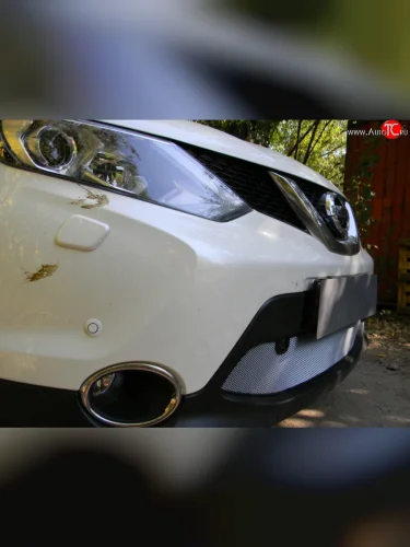 Сетка на бампер Russtal (хром) (для авто с парктроником) Nissan Qashqai 2 J11 рестайлинг (2017-2022)