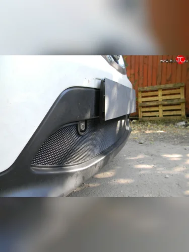 Сетка на бампер Russtal (черная) (для авто с парктроником) Nissan Qashqai 2 J11 рестайлинг (2017-2022)