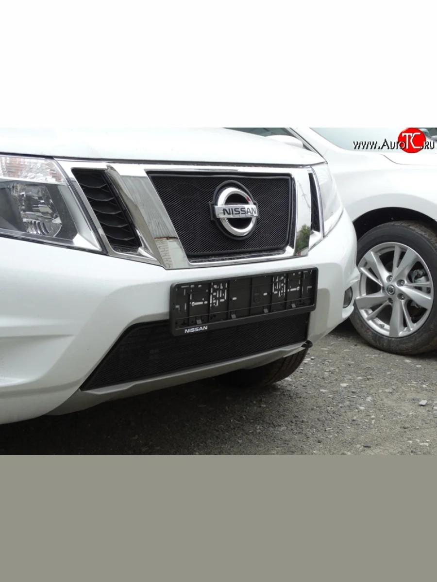 Нижняя сетка на бампер Russtal (черная) Nissan Terrano D10 рестайлинг (2016-2022)  в Воронеже Воронежской области