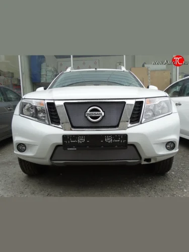 Нижняя сетка на бампер Russtal (хром) Nissan Terrano D10 рестайлинг (2016-2022)