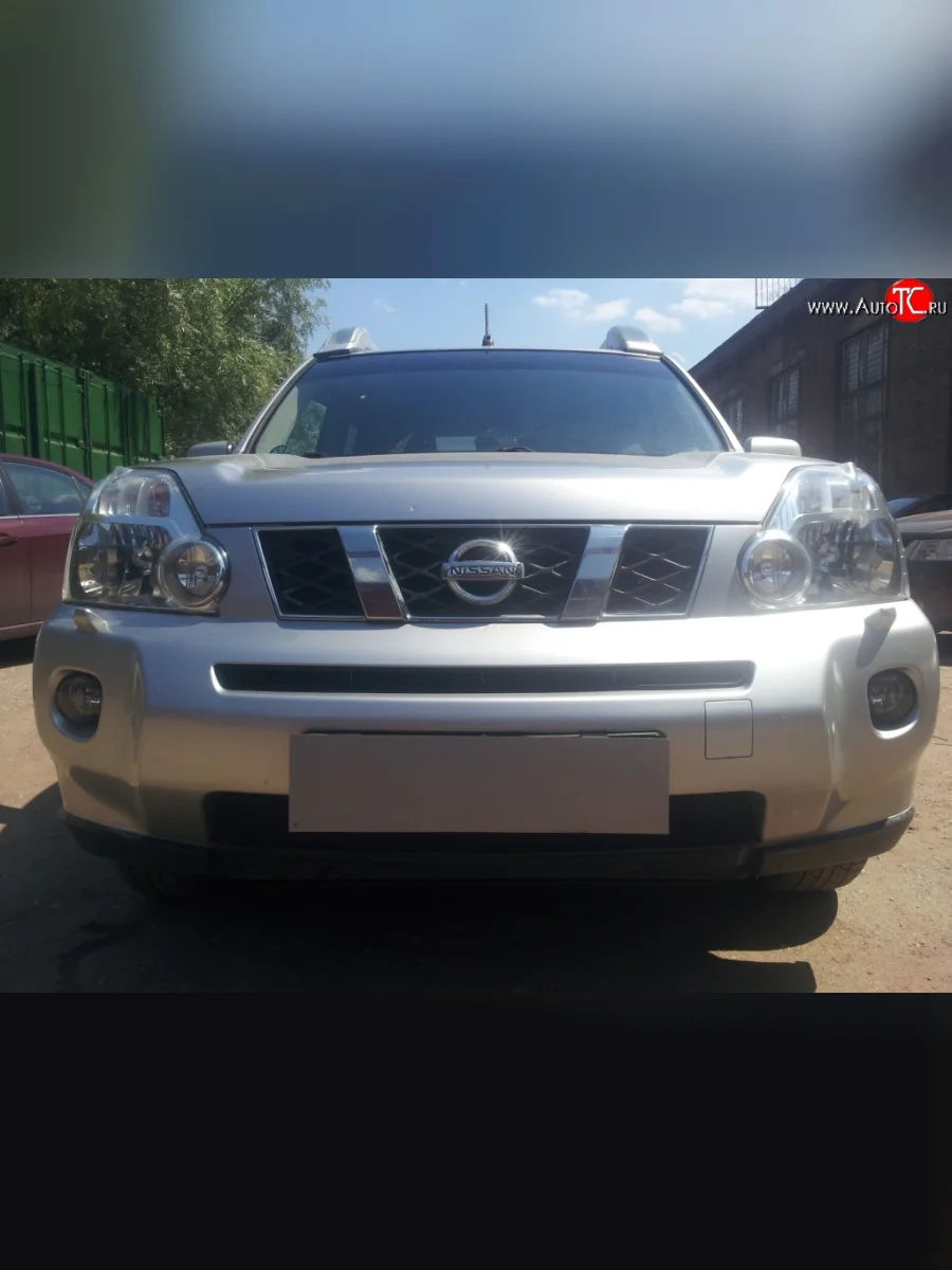 Сетка верхнего воздухозаборника переднего бампера Russtal Nissan X-trail 2 T31 дорестайлинг (2007-2011) (черная)  в Керчи Республика Крым