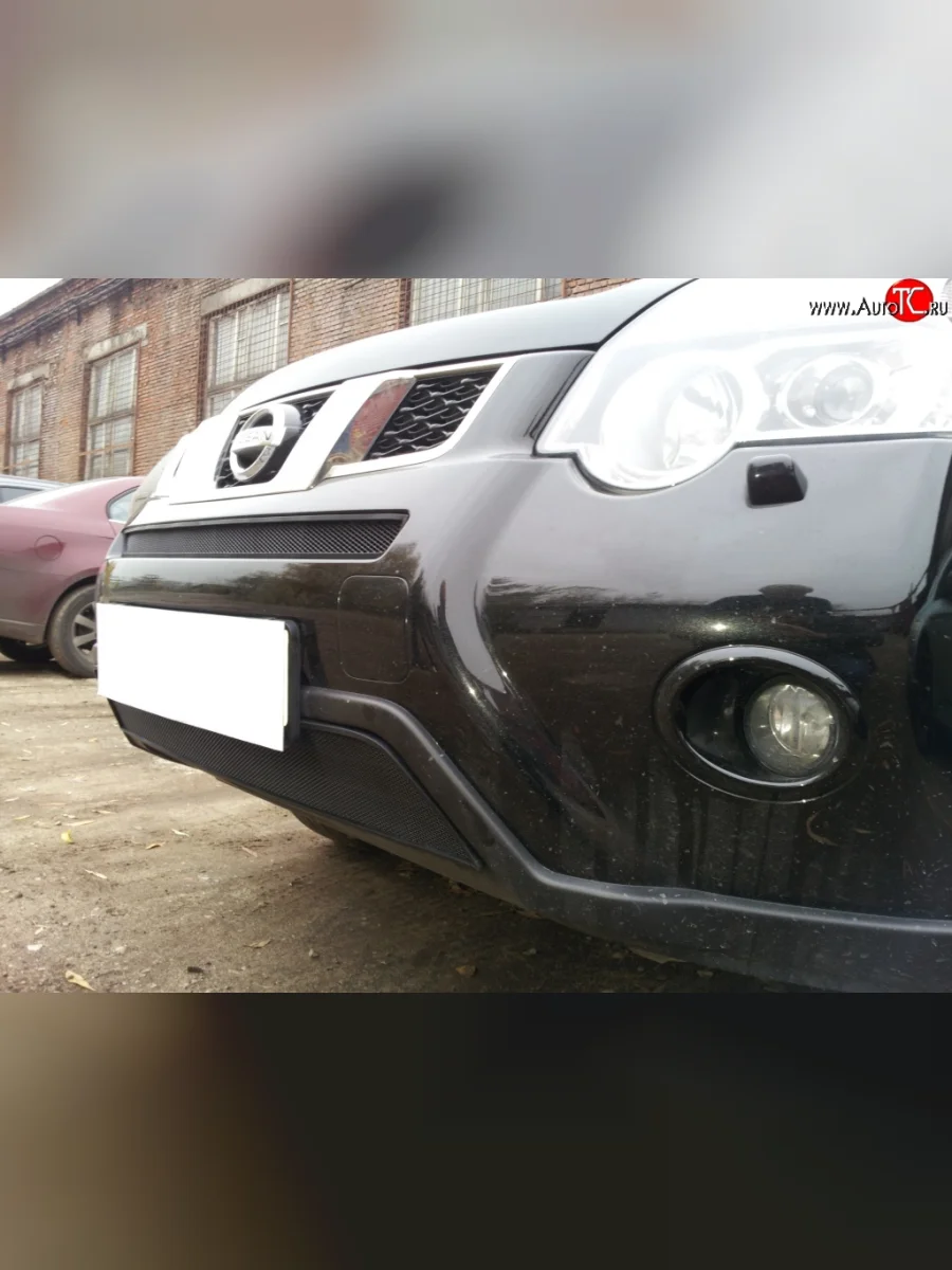 Нижняя сетка на бампер Russtal Nissan X-trail 2 T31 рестайлинг (2010-2015) (черная)  в Воронеже Воронежской области
