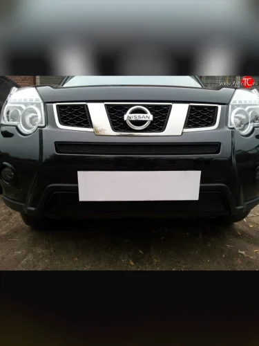 Средняя сетка на бампер Russtal (черная) Nissan X-trail 2 T31 рестайлинг (2010-2015)