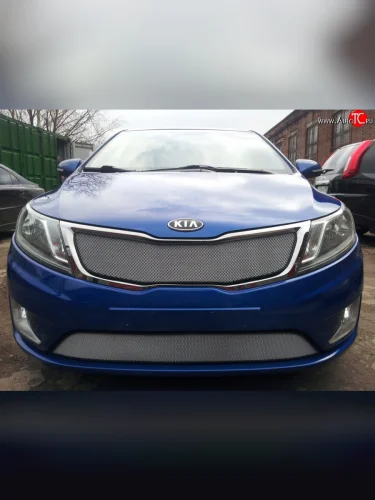 Защитная сетка в решетку радиатора (Комплектация Comfort) Russtal (хром) KIA Rio 3 QB дорестайлинг седан (2011-2015)
