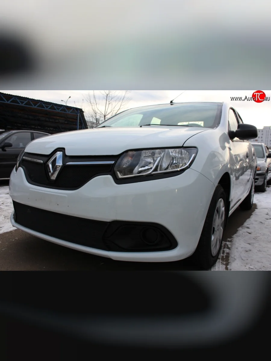 Нижняя сетка на бампер Russtal (черная) Renault Logan 2 дорестайлинг (2014-2018)  с доставкой в г. Керчь