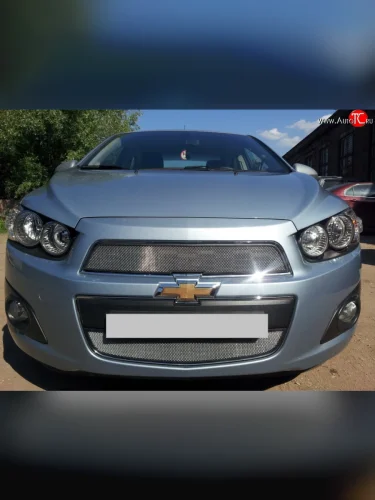 Сетка в решетку радиатора Russtal (хром) Chevrolet Aveo T300 хэтчбек (2011-2015)