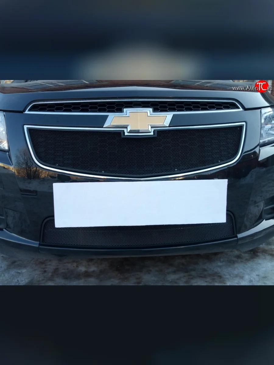 Нижняя сетка на бампер Russtal (черная) Chevrolet Cruze J305 хэтчбек дорестайлинг (2009-2012)  в Керчи Республика Крым