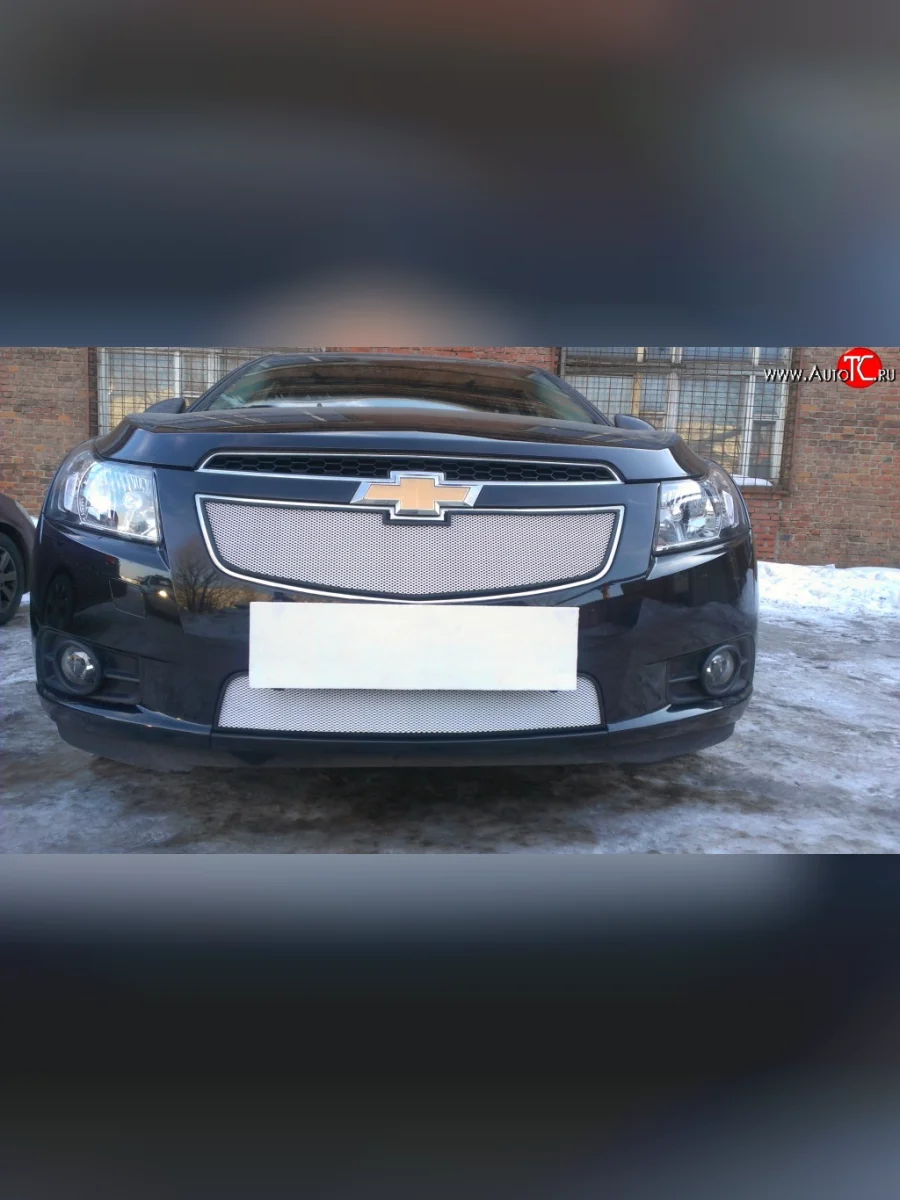 Нижняя сетка на бампер Russtal (хром) Chevrolet Cruze J300 седан дорестайлинг (2009-2012)  в Керчи Республика Крым