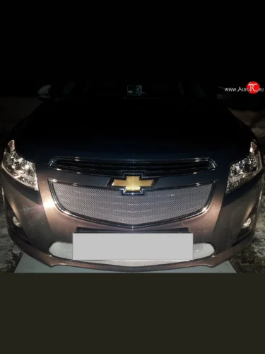 Сетка в решетку радиатора Russtal (хром) Chevrolet Cruze J308 универсал рестайлинг (2012-2015)