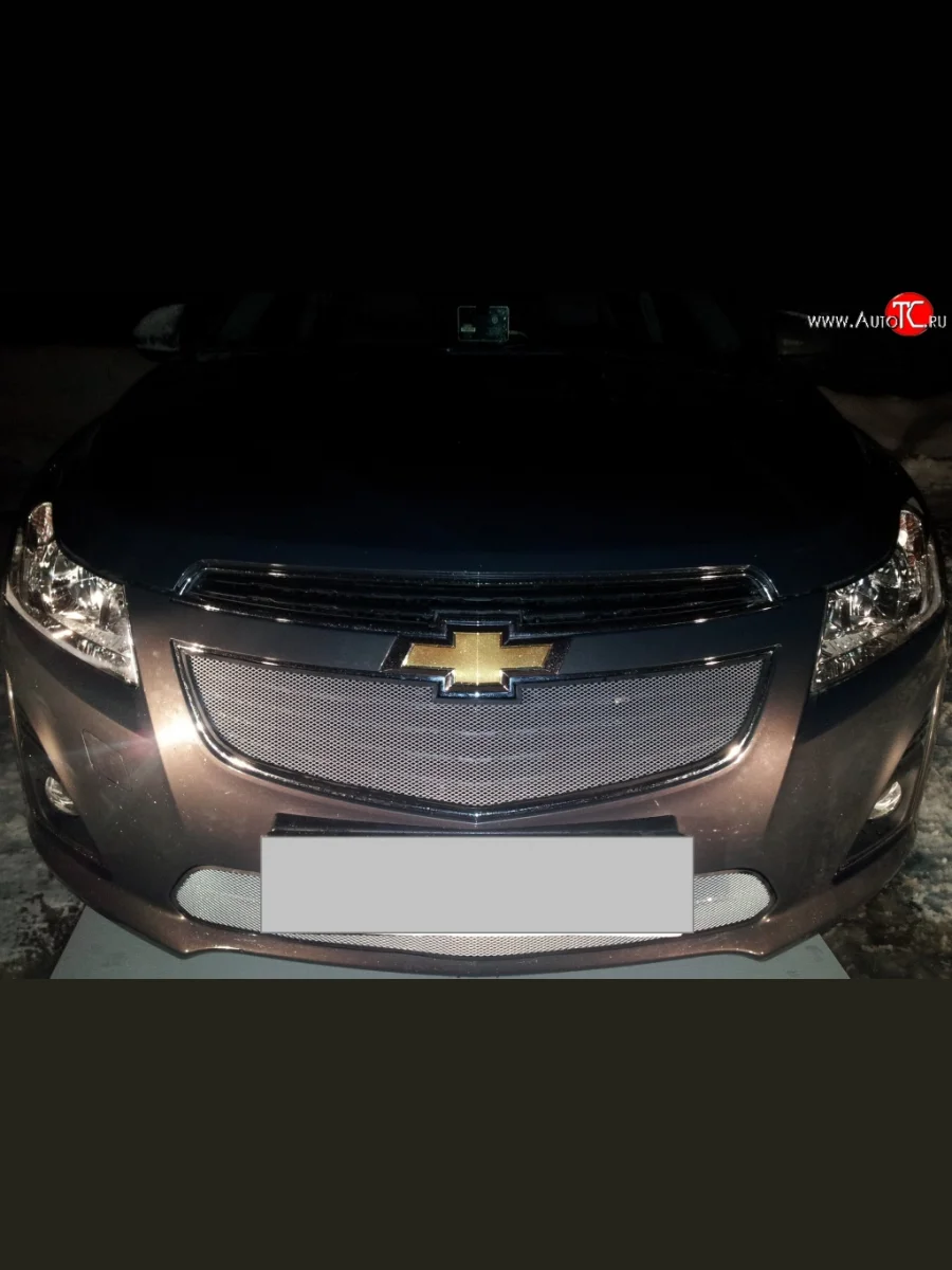 Сетка в решетку радиатора Russtal Chevrolet Cruze J308 универсал рестайлинг (2012-2015) (хром)  в Керчи Республика Крым