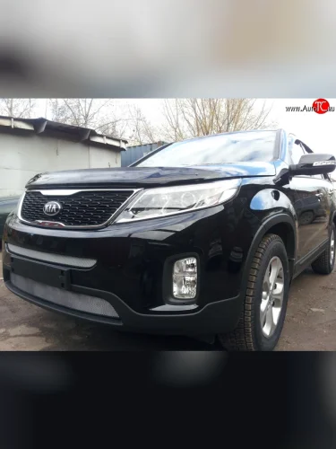 Сетка верхнего воздухозаборника переднего бампера Russtal (хром) KIA Sorento XM рестайлинг (2012-2015)