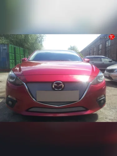 Сетка в решетку радиатора (с парктроником) Russtal (хром) Mazda 3/Axela BM дорестайлинг, хэтчбэк (2013-2016)