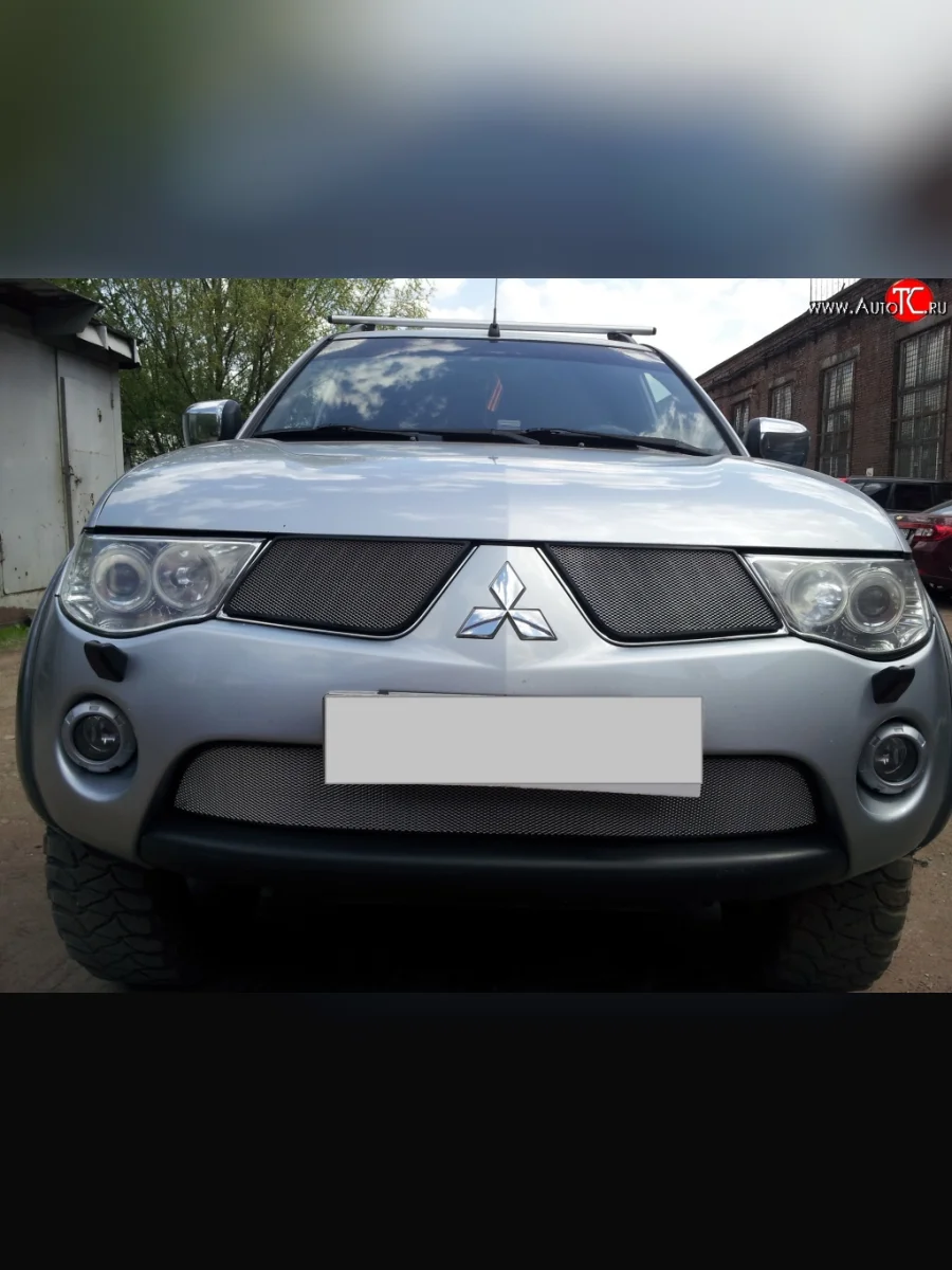 Сетка в решетку радиатора Russtal Mitsubishi L200 4  дорестайлинг (2006-2014) (хром)  в Керчи Республика Крым