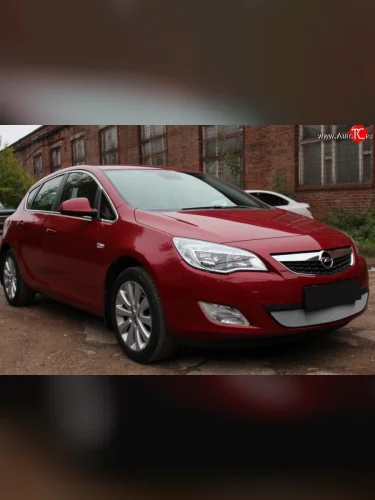 Сетка на бампер Russtal (хром) Opel Astra J хэтчбек 5 дв. дорестайлинг (2009-2012)