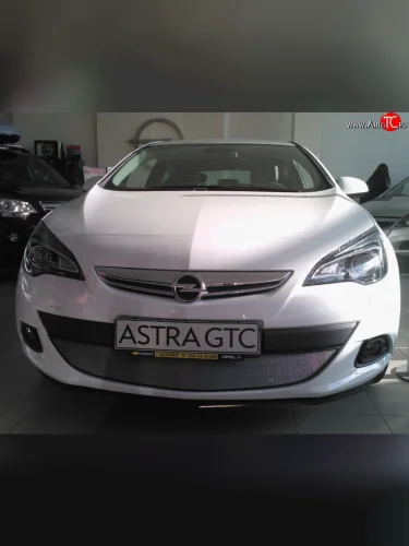 Сетка на бампер GTC Russtal (хром) Opel Astra J хэтчбек 5 дв. дорестайлинг (2009-2012)