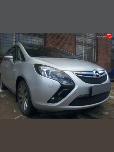 Сетка в решетку радиатора Russtal (черная) Opel Zafira С дорестайлинг (2011-2016)