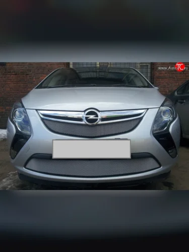 Нижняя сетка на бампер Russtal (хром) Opel Zafira С дорестайлинг (2011-2016)