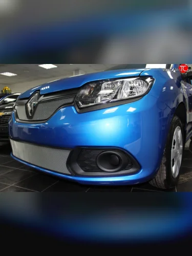 Нижняя сетка на бампер Russtal (хром) Renault Sandero 2 дорестайлинг (2014-2018)