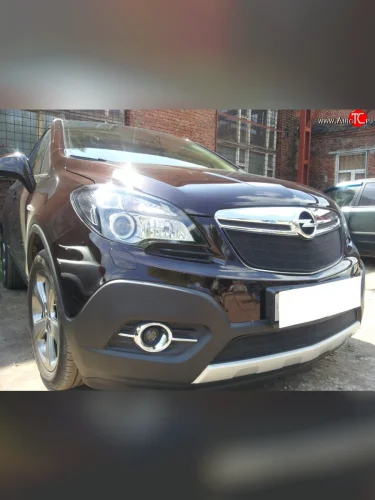 Нижняя сетка на бампер Russtal (черная) Opel Mokka  дорестайлинг (2012-2016)