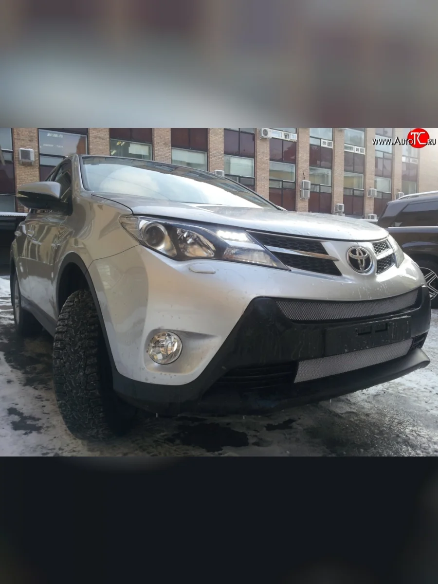 Сетка верхнего воздухозаборника переднего бампера Russtal Toyota RAV4 XA40 5 дв. дорестайлинг (2012-2015) (хром)  в Воронеже Воронежской области