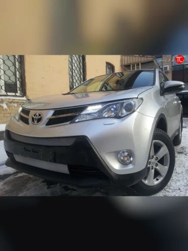 Нижняя сетка (для комплектации Комфорт, Элеганс, Престиж) на бампер Russtal (хром) Toyota RAV4 XA40 5 дв. дорестайлинг (2012-2015)