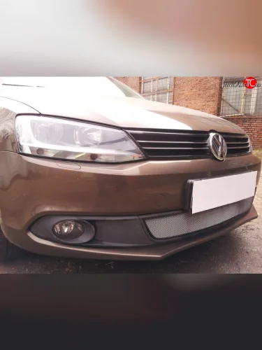 Сетка на бампер Russtal (хром) Volkswagen Jetta A6 седан дорестайлинг (2011-2015)