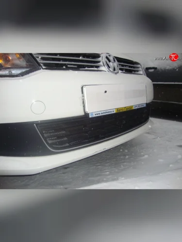 Сетка на бампер Russtal (черная) Volkswagen Polo Mk5 6R,6C,61 седан дорестайлинг (2009-2015)