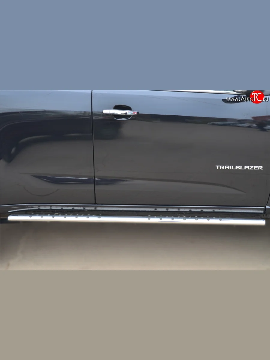 Защита порогов с круглыми вставками для ног из овальной трубы диаметром 75x42 мм Russtal Chevrolet Trailblazer GM800 дорестайлинг (2012-2016)  в Самаре Самарской области