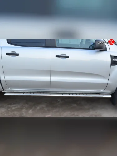 Защита порогов с круглыми вставками для ног из овальной трубы диаметром 120x60 мм SLITKOFF Ford Ranger DoubleCab дорестайлинг (2011-2016)