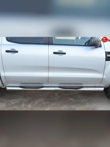 Защита порогов с пластиковыми вставками для ног из круглой трубы диаметром 76 мм Russtal Ford Ranger DoubleCab дорестайлинг (2011-2016)