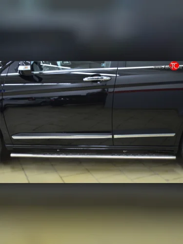 Защита порогов с круглыми вставками для ног из овальной трубы диаметром 75x42 мм Russtal Great Wall Hover H6 (2012-2016)