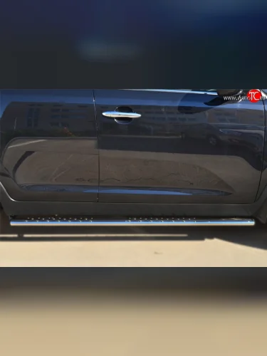 Защита порогов с круглыми вставками для ног из овальной трубы диаметром 75x42 мм Russtal KIA Sportage  3 SL (2010-2014) дорестайлинг