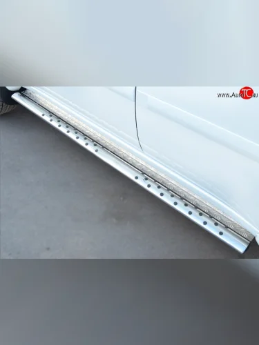 Защита порогов с круглыми вставками для ног из овальной трубы диаметром 75x42 мм (рестайлинг) Russtal Mitsubishi Pajero Sport PB дорестайлинг (2008-2013)