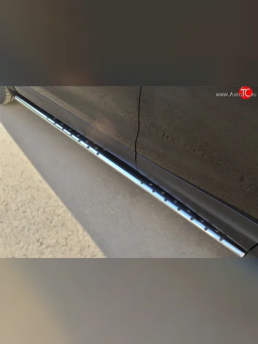 Защита порогов с круглыми вставками для ног из овальной трубы диаметром 75x42 мм Russtal Nissan Qashqai 2 J11 дорестайлинг (2013-2019)