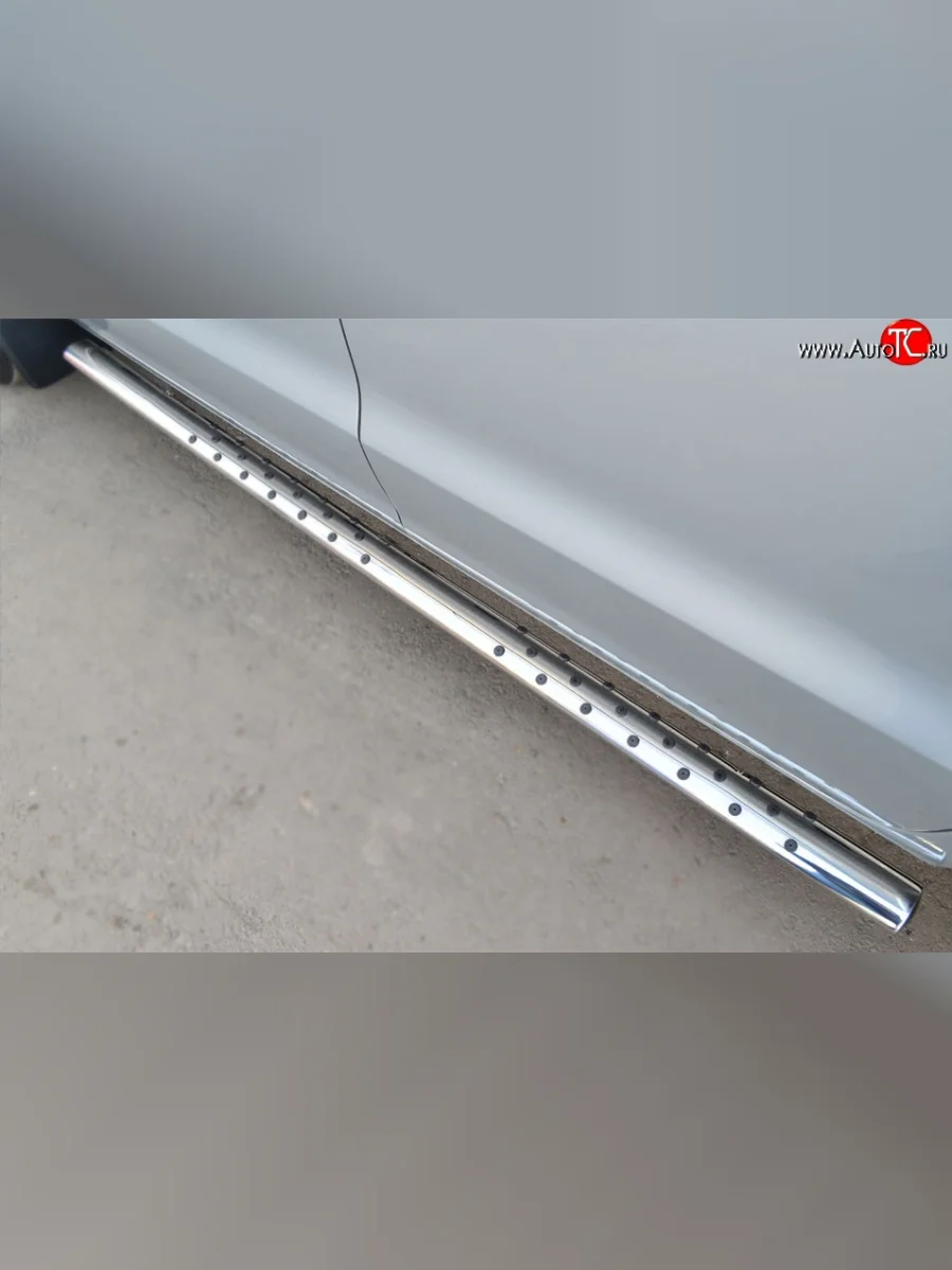 Защита порогов с круглыми вставками для ног из овальной трубы диаметром 75x42 мм Russtal Volkswagen Amarok дорестайлинг (2009-2016)  в Керчи Республика Крым