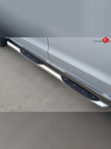 Защита порогов с пластиковыми вставками для ног из круглой трубы диаметром 76 мм Russtal Volkswagen Amarok дорестайлинг (2009-2016)